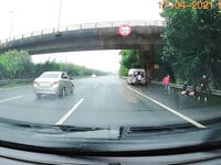 Tổng hợp những pha đái bậy của các em gái