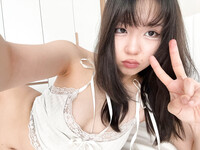 có ai biết tên em này ko ạ