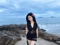 Đĩ Nguyễn Hoa gọi vốn