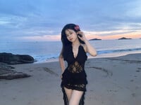 Đĩ Nguyễn Hoa gọi vốn