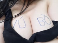 Vú bò xệ thích khoe