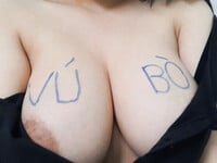 Vú bò xệ thích khoe