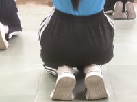 Mông con bạn cùng lớp