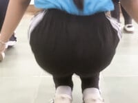 Mông con bạn cùng lớp