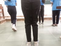 Mông con bạn cùng lớp