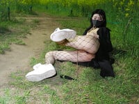 Em chỉ có thể khỏa thân để thõa mãn cơn nứng mà thôi