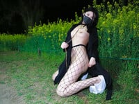 Em chỉ có thể khỏa thân để thõa mãn cơn nứng mà thôi