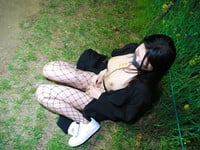 Em chỉ có thể khỏa thân để thõa mãn cơn nứng mà thôi