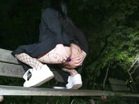 Em chỉ có thể khỏa thân để thõa mãn cơn nứng mà thôi