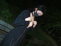 Em chỉ có thể khỏa thân để thõa mãn cơn nứng mà thôi