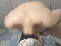 Vú to lồn nhiều nước