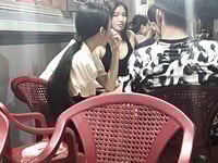 Chụp lén em ban kế bên