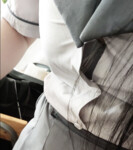 Muốn mở luôn cái cúc quá