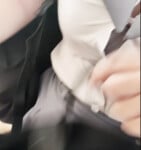 Muốn mở luôn cái cúc quá