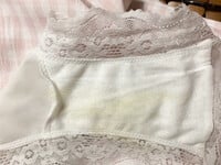 Sáng ngủ dậy đồ lót đầy nước