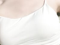 Sáng ngủ dậy đồ lót đầy nước