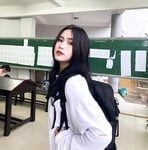 Em gái tập bán thân