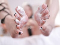 Bàn chân xinh đẹp của các cô em