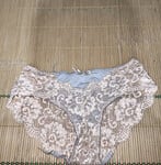 Đam mê quần lót ren