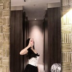 bắn lên mặt bé đii