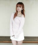 E Khánh Quỳnh dáng loli