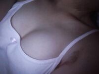 Love8 thích khoe thân lồn trinh chưa mọc lông