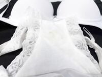 quần lót dính nước lồn gái xinh