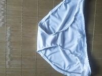 quần lót dính nước lồn gái xinh