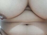 Em gái khoe lồn đang ngồi nhậu