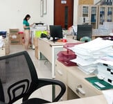 Sex địt chị trúc làm việc 1 mình trong ngân hàng