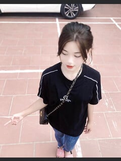 E gái nuôi ngoan lém