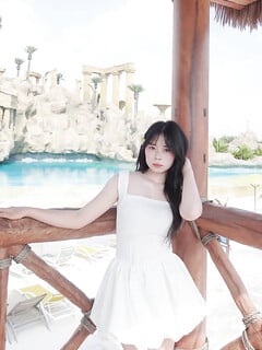 Có link lột đồ ở dưới phần mô tả