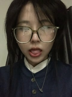 em lại nứng rồi các anh ơi