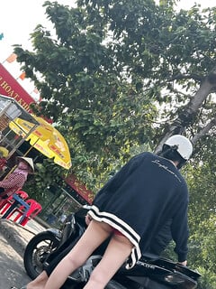 Chúp lén em gái Phương Thảo lòi mông