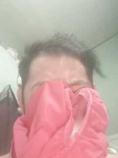 Tiếp tục ngửi quần lót em họ