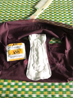 Băng vệ sinh và quần lót của con bạn thân