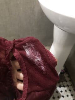 Nhìn thấy quần lót gái xinh là nứng cặc