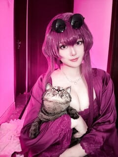 một nàng coser ngực nở mông to khoe hàng ???????? dưới mô tả nha