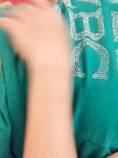 Vợ tui nằm ngủ đưa lồn cho ae xem