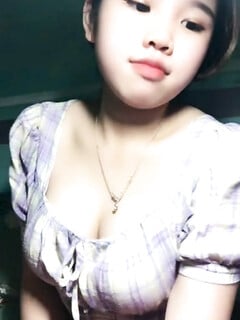 Siêu cute nứng lồn khoả thân cho a yêu xem