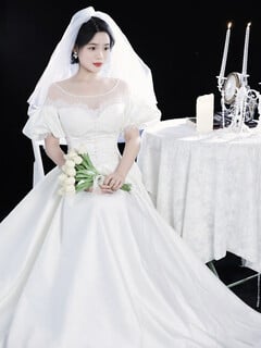 Ảnh cưới của vợ có gì