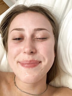 Xuất tinh lên mặt gái xinh