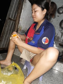 Chị bị chụp lén lồi sịp đỏ lông lồn