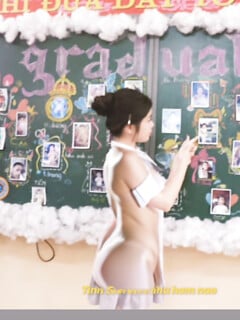 Mấy em 2k8 thích public