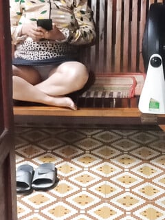 Chụp lén bà cô lộ quần lót