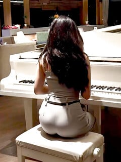 Mông căng tròn e phò non Quỳnh Thy