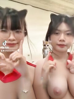 Lột đồ gái xinh link dưới mô tả