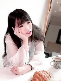 ALbum: Cơn sốt ăn sáng bị cấm giữa cha dượng và con gái...