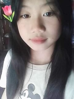 Bé lồn múp thích sex