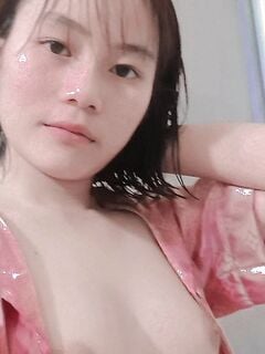 Em Xuyến thích show vú